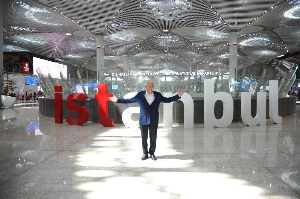 Binali Yıldırım İstanbul Havalimanını Gezdi
