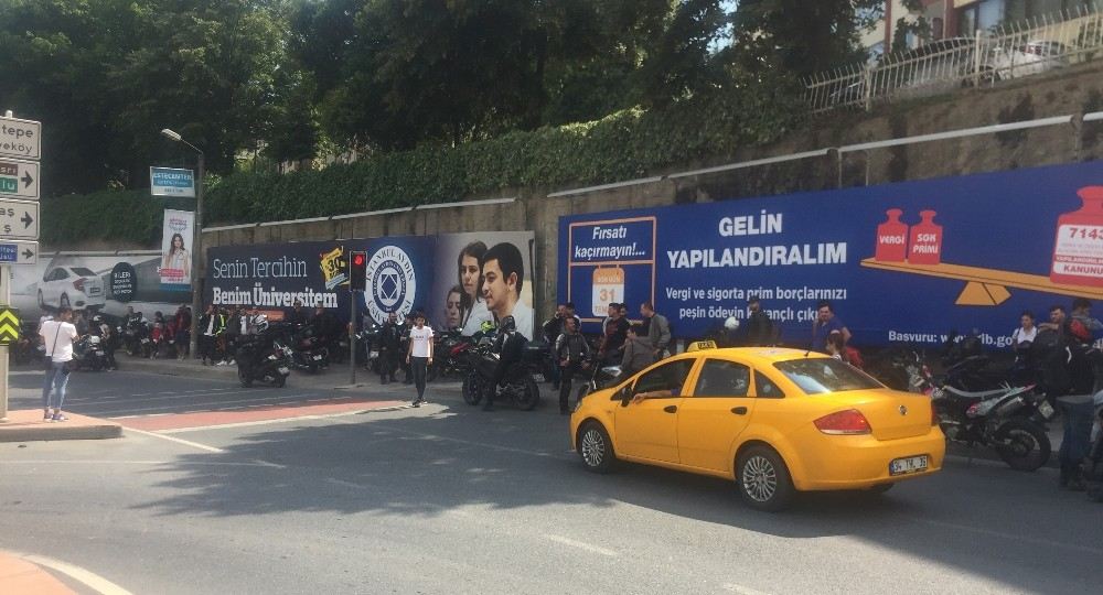 Binlerce Motosikletli Altın Elbiseli Adam İçin Yola Çıktı