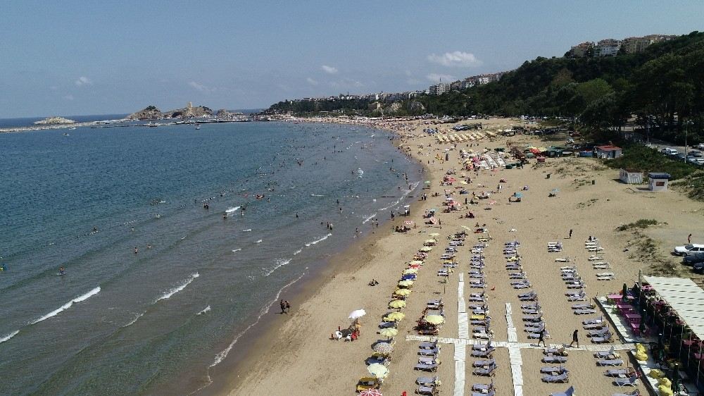 Boğulmalara Rağmen Şilede Denize Giren Vatandaşlar Havadan Görüntülendi