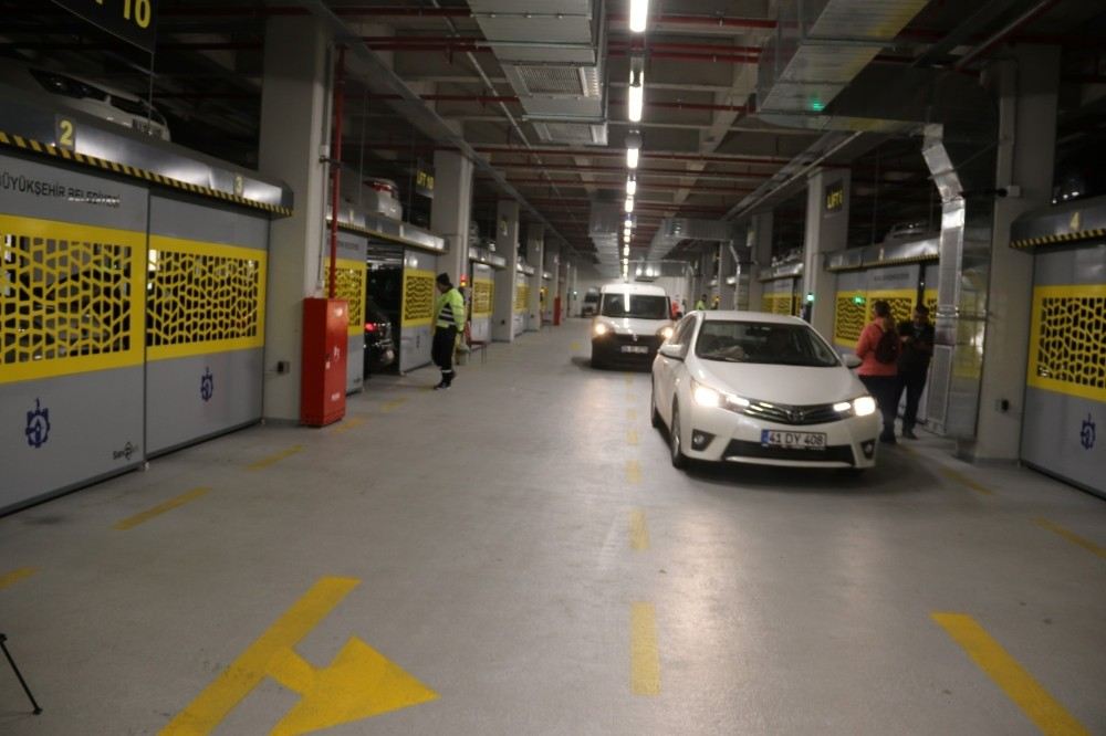 Bu Otopark Ayda 20 Bin Araca Ev Sahipliği Yapıyor