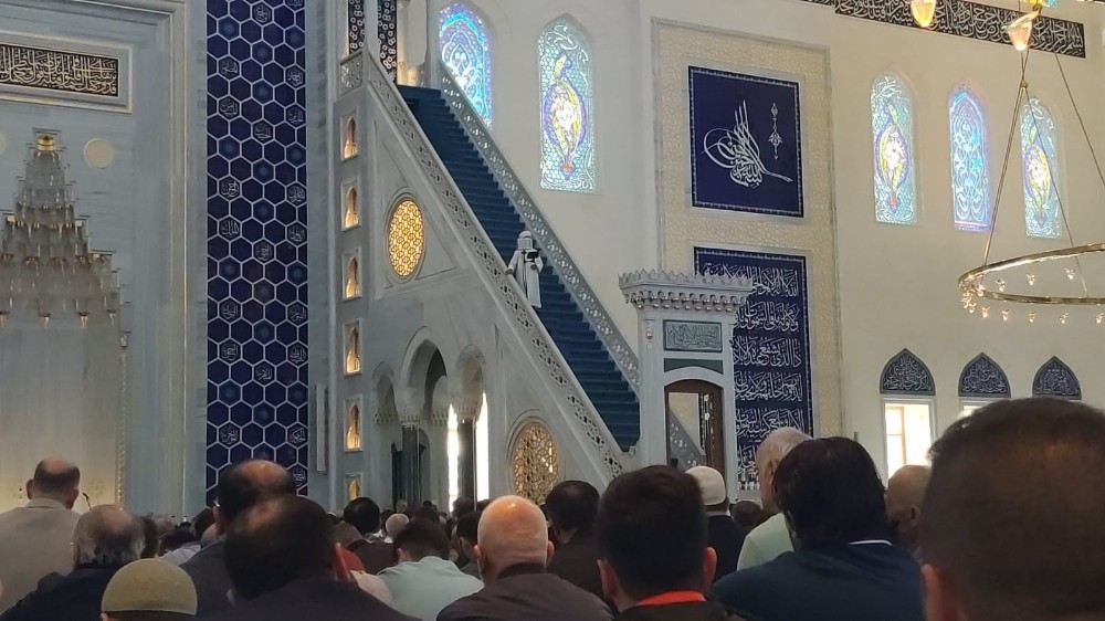 Büyük Çamlıca Camisinde Vatandaşlar Mehmetçik İçin Dua Etti