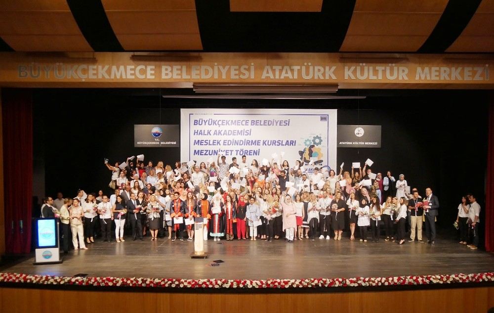 Büyükçekmece Belediyesi 11 Yılda 22 Bin 600 Mezun Verdi