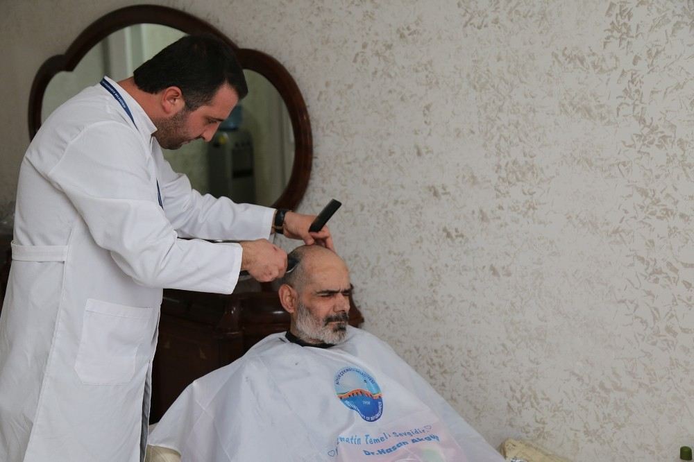 Büyükçekmece Belediyesi Evde Tıraş Hizmetini Sürdürüyor