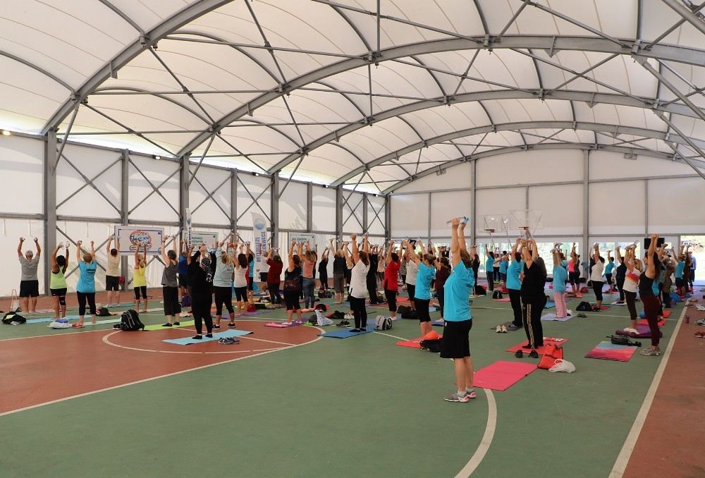 Büyükçekmecede Çevre Bilinci Ve Spor El Ele Verdi