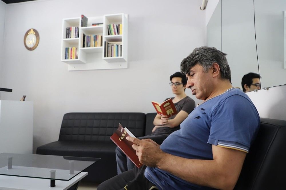 Büyükçekmecede Okuma Seferberliği Kuaförlere De Taşındı