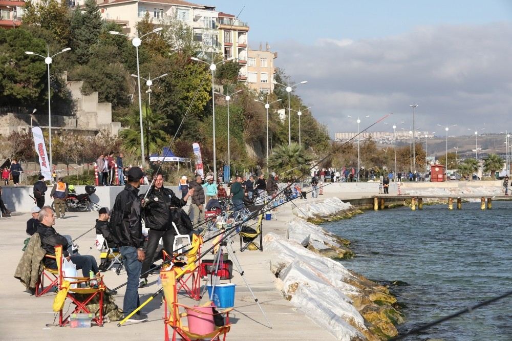 Büyükçekmecede Oltalar Engelliler İçin Denize Atıldı