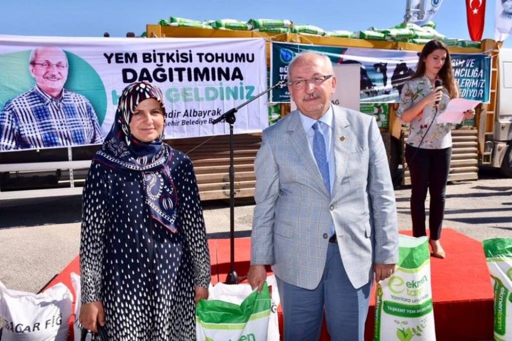 Büyükşehirden, Çiftçilere Yem Bitkisi Tohumu Desteği