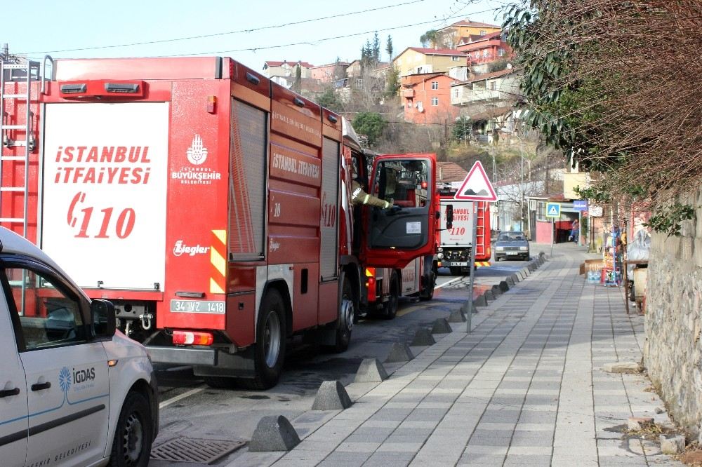 Buzdolabından Çıkan Yangında Ev Küle Döndü