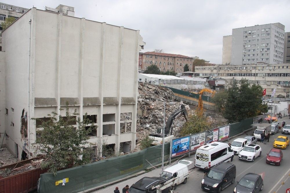 Çapa Diş Hekimliği Fakültesinde Yıkım Çalışmaları Başladı