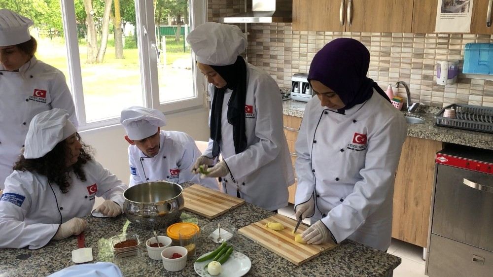 Cemil Meriçte Aşçı Yardımcılığı Kursu Eğitime Başladı