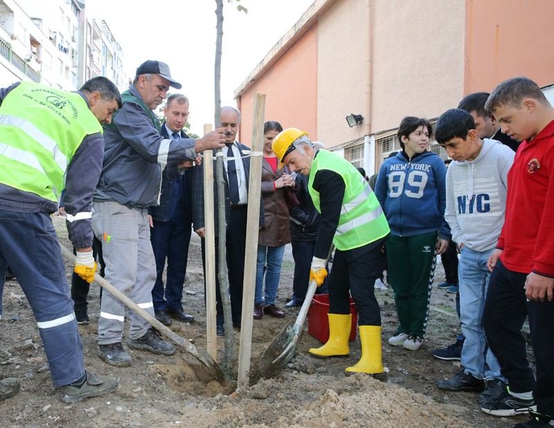 ?Çevreci Başkandan Örnek Davranış