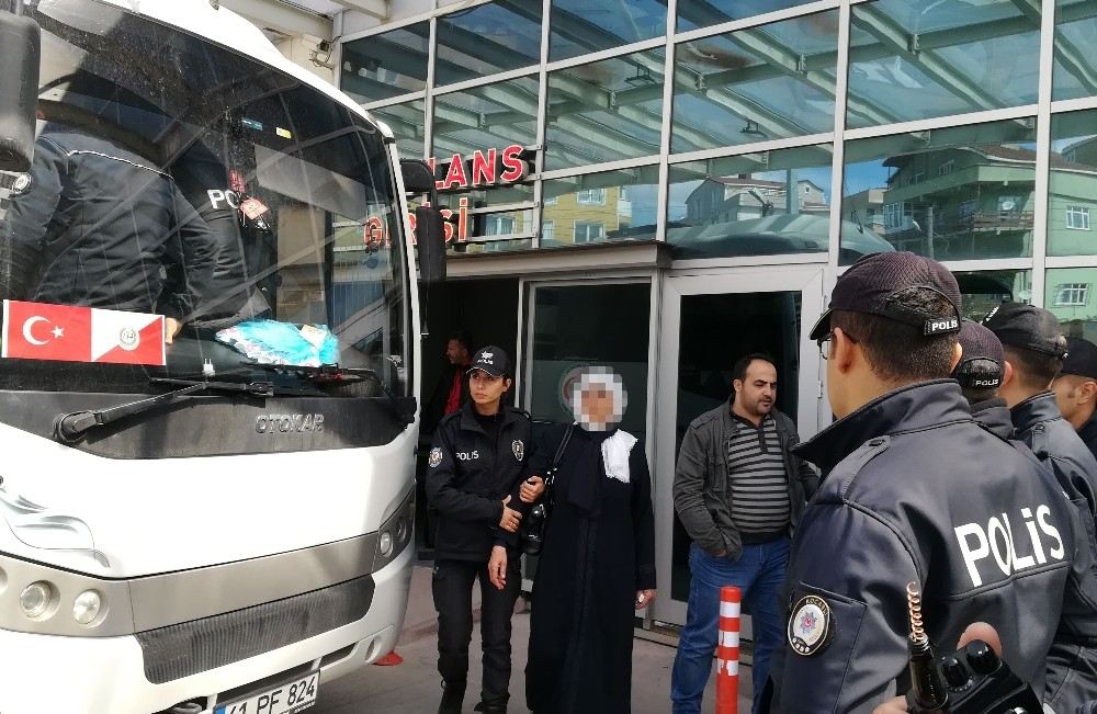 Cezaevi Önünde Toplanan Göstericilere Polis Müdahalesi: 12 Gözaltı