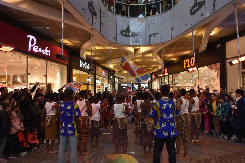 Çocuklar 23 Nisan Coşkusunu 41 Burda Avmde Yaşıyor