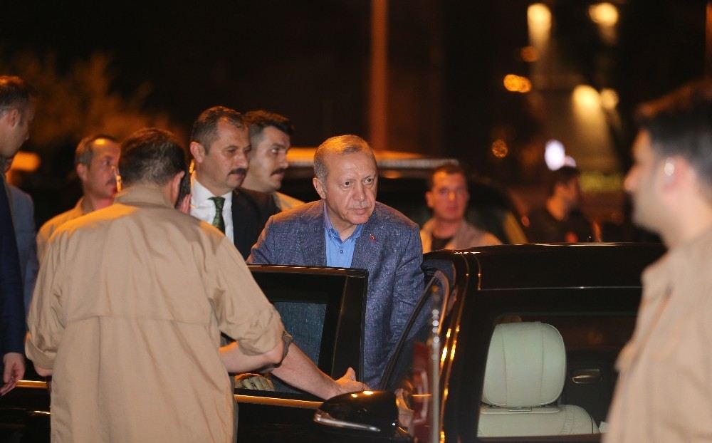 Cumhurbaşkanı Erdoğan Ak Parti İl Başkanlığından Ayrıldı