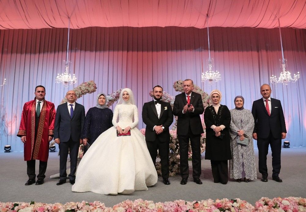 Cumhurbaşkanı Erdoğan, Bakan Turhanın Oğlunun Nikah Şahidi Oldu