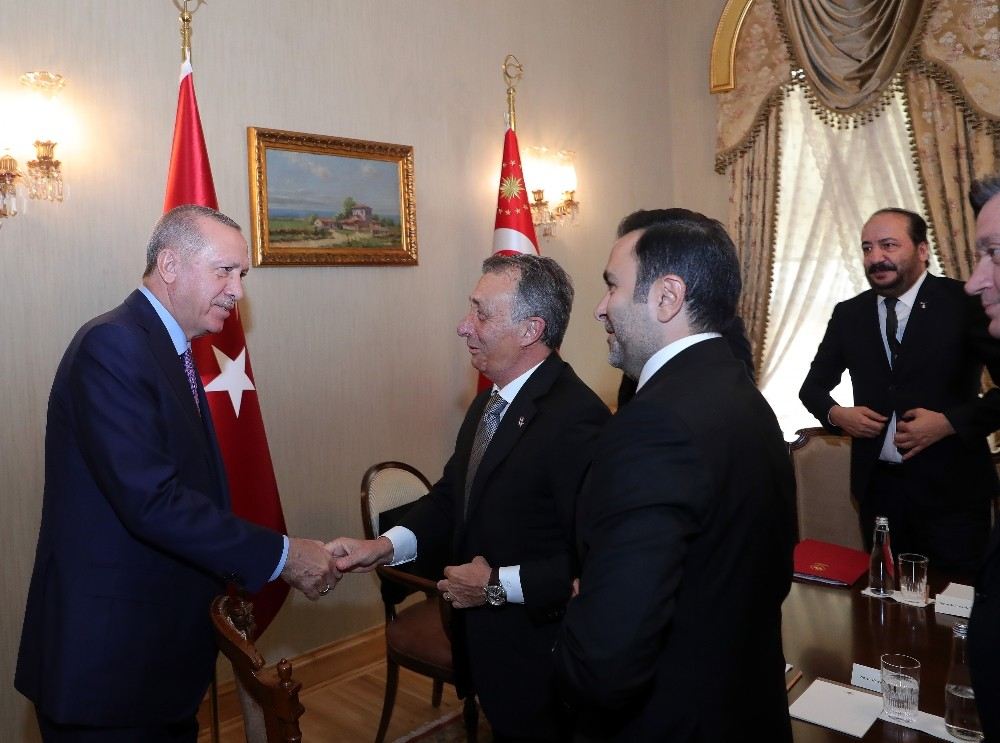 Cumhurbaşkanı Erdoğan, Beşiktaş Kulübü Yönetim Kurulunu Kabul Etti