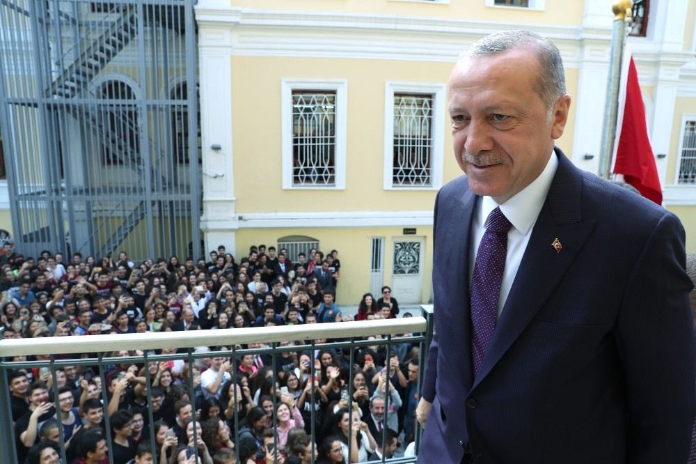 Cumhurbaşkanı Erdoğan: ?Elinde Satırla Dolaşan Değil, Bilgisayarı İle Dolaşan Gençlik?