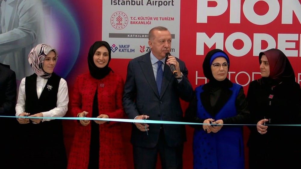 Cumhurbaşkanı Erdoğan, İstanbul Havalimanında Sergi Açılışına Katıldı