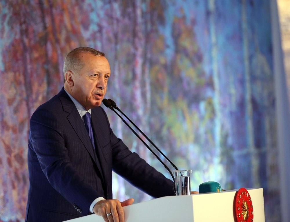 Cumhurbaşkanı Erdoğan: ?İstanbulumuzu Sanatın Her Dalıyla Taçlandıran Sanatçılarımızın Her Biri Başımızın Tacıdır?