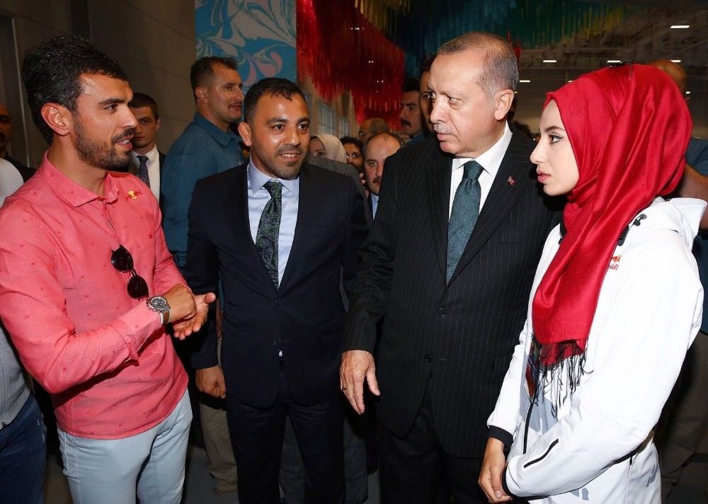 Cumhurbaşkanı Erdoğan, Şampiyon Sporcularla Bir Araya Geldi