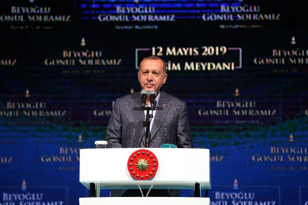 Cumhurbaşkanı Erdoğan: ?Sanatçı Sanatıyla Konuşur, Bu Tür İnsanlara Dalkavukluk Yapmaz?