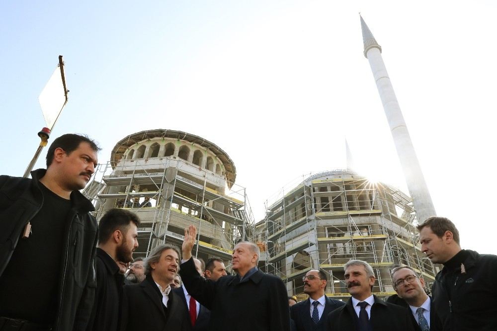 Cumhurbaşkanı Erdoğan Taksim Camiini İnceledi