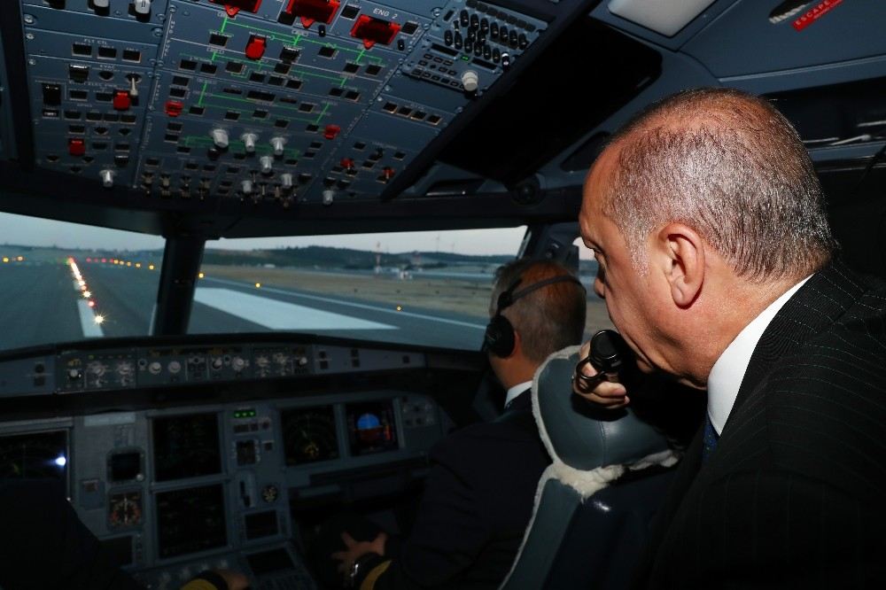 Cumhurbaşkanı Erdoğanın Uçağı 3. Havalimanına İndi