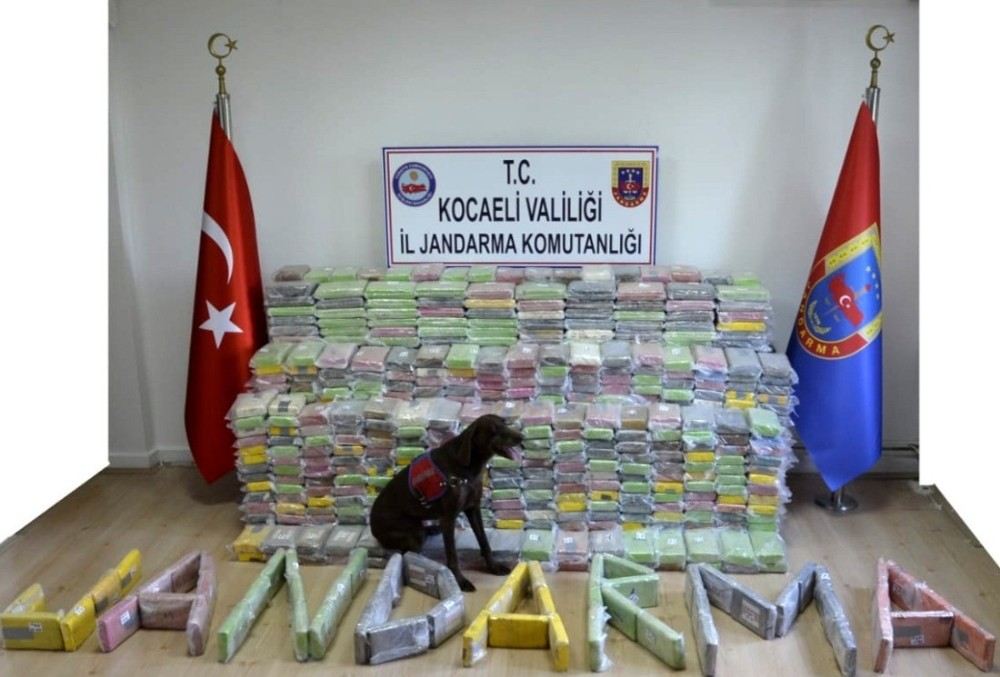 Cumhuriyet Tarihinde Bir İlk; 800 Kilogram Kokain Ele Geçirildi