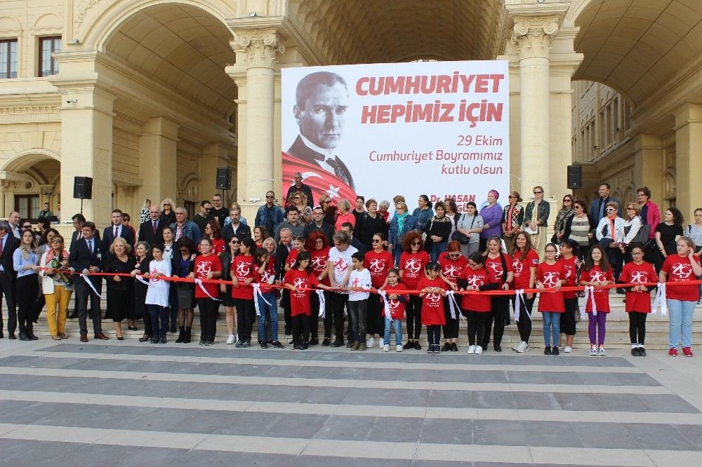 Cumhuriyetin Kurulmasında Rol Alan Önemli İsimler Tuvale Döküldü