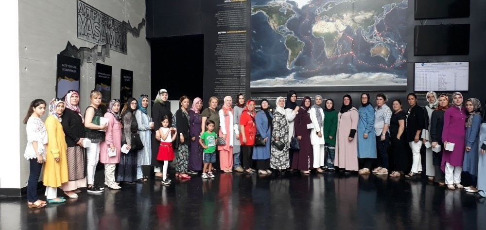 Deprem Müzesi Kadınları Ağlattı