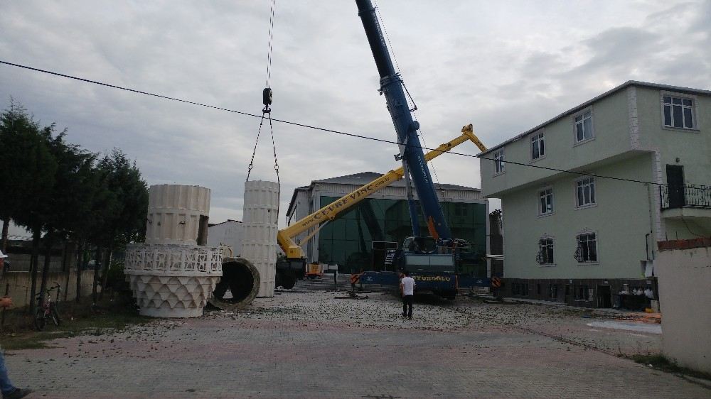 Depremde Zarar Gören Cami Minaresinin Sökülme İşlemi Tamamlandı