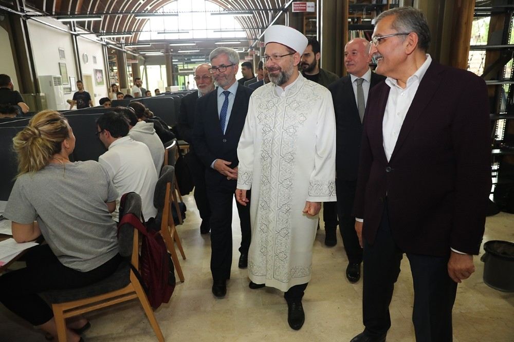 Diyanet İşleri Başkanı Erbaş: Biz İstiyoruz Ki Her Semtimizde Bir Millet Kıraathanesi Olsun