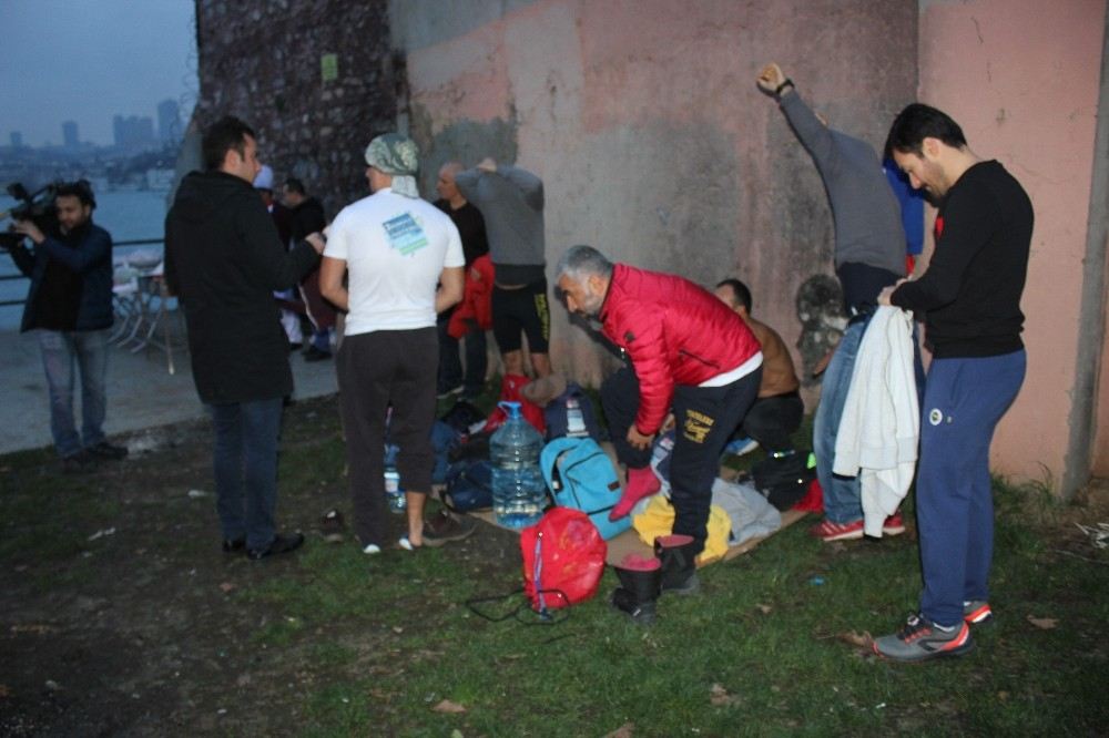 Dondurucu Soğukta Denize Girdiler