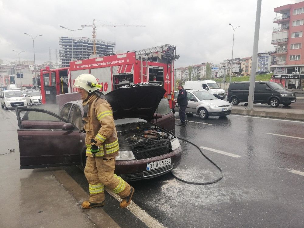 E-5Te Yanan Araca Bakmak İsterken Kazaya Neden Oldu