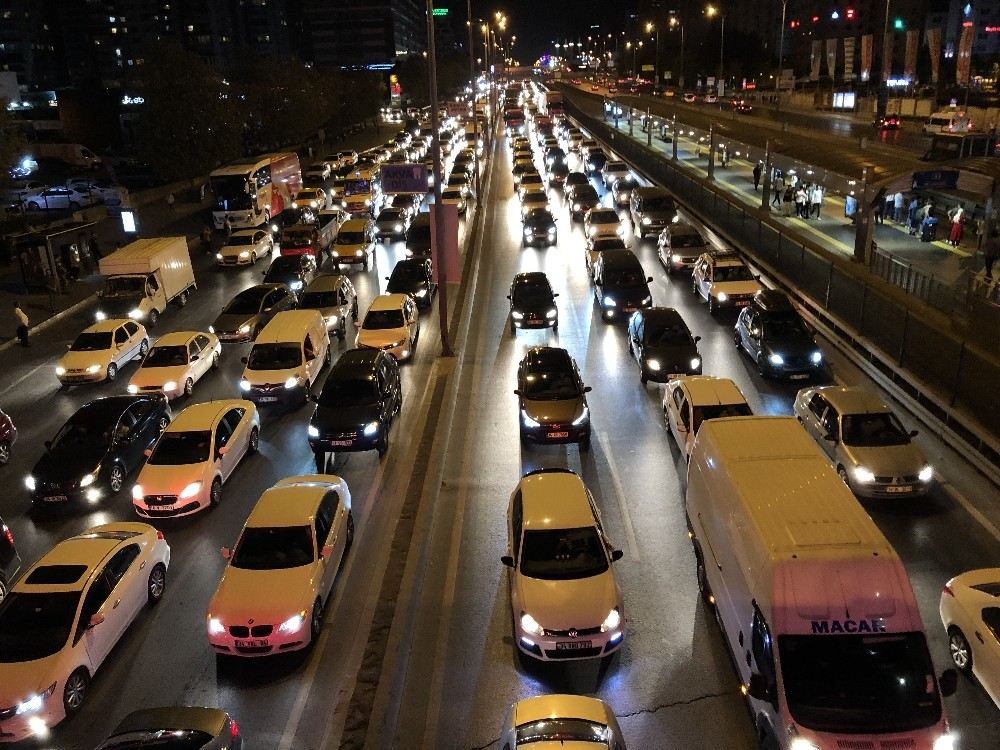 E-5Te Zincirleme Kaza: Trafik Kilitlendi