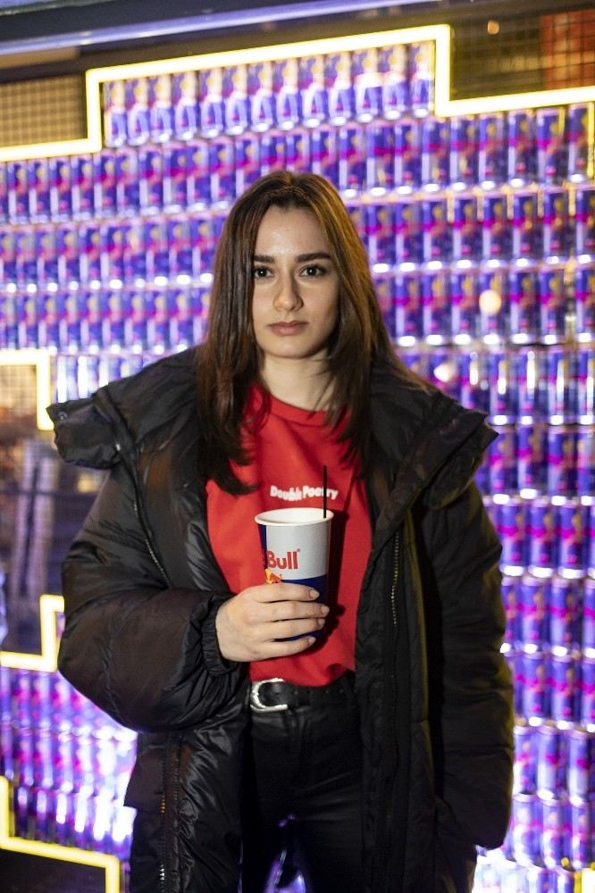 Ece Yaşar Ve İlayda Akdoğan Red Bull Retro Oyun Gecesindeydi
