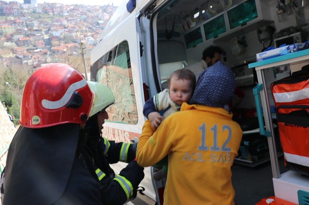 Elektrikli Isıtıcının Yaktığı Evde Anne Ve Bebeği Alevlerin Arasından Çıkarıldı