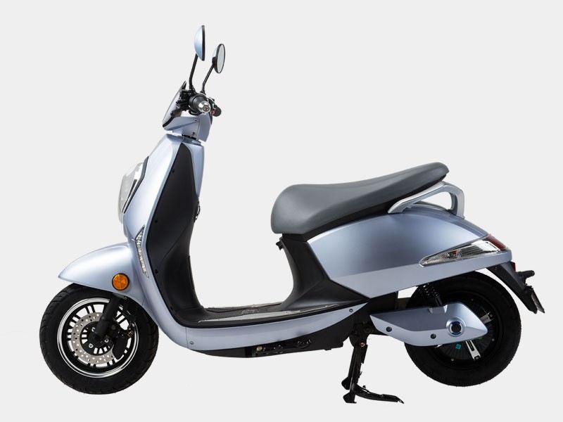 Elektrikli Scooter İle 3 Tlye 100 Km