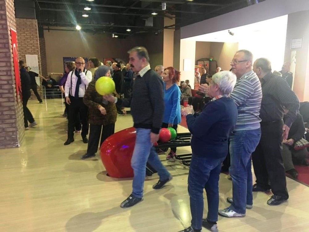 Emekliler Bowlingde Stres Attı