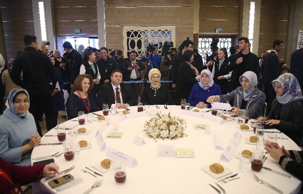 Emine Erdoğan Zeytinburnunda Rumeli-Balkan Kadınlarıyla Buluştu