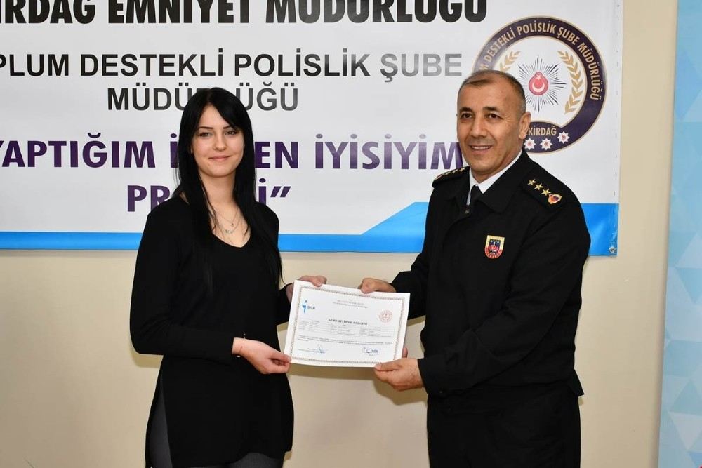 Emniyet Destek Verdi 18 Kişi Kuaför Oldu