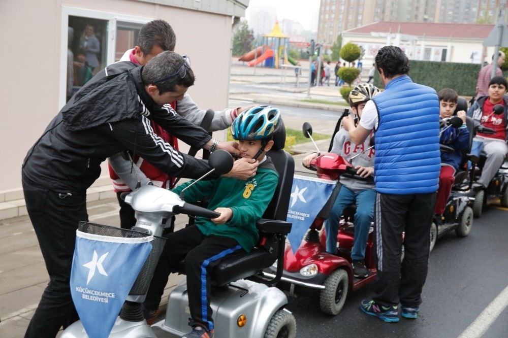 Engelli Minikler Trafik Kurallarını Öğrendi
