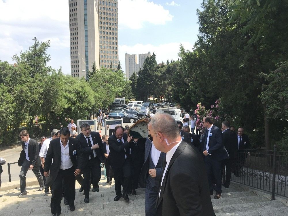 Erdoğan Demirören Son Yolculuğuna Uğurlandı