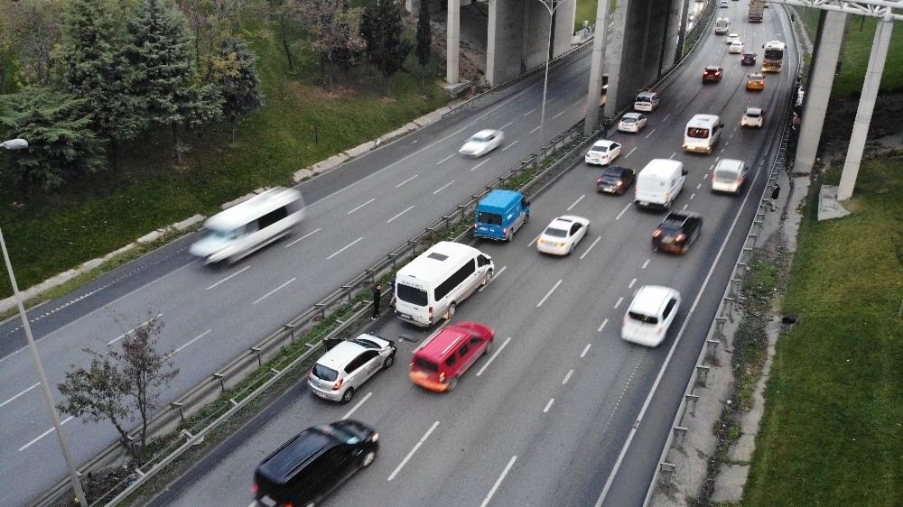 Esenyurt Tem Bağlantı Yolunda 7 Araçlı Zincirleme Kaza