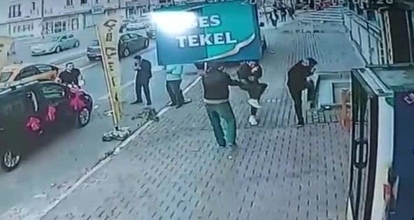 Esenyurtta 2 Kişinin Yaralandığı Silahlı Saldırı Kamerada