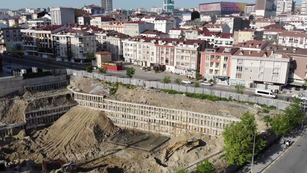 Esenyurtta Çatlakların Oluştuğu Bina Ve Yollar Havadan Görüntülendi