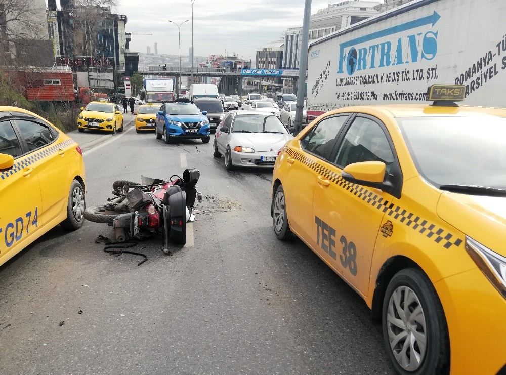 Esenyurtta E-5Te Yanyol Trafiği Kilitleyen Kaza: 1 Yaralı