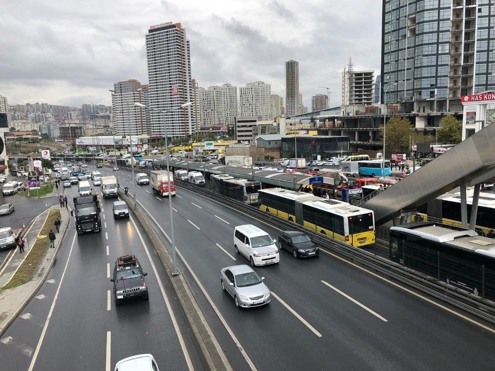 Esenyurtta Metrobüs Kazası: 6 Yaralı