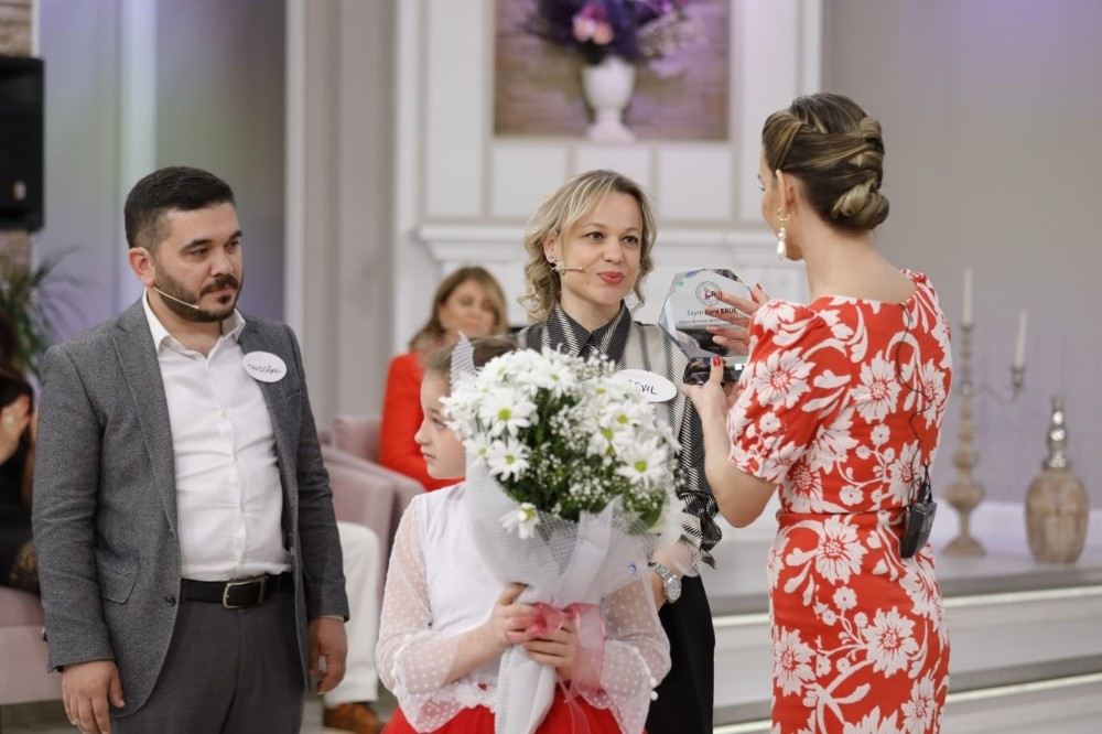 Esra Erolun Kolide Ne Var Projesine Bağış Yağdı