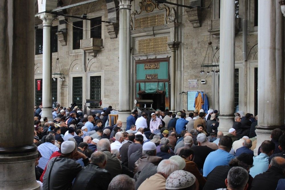 Eyüp Caminde Binlerce Kişi Mehmetçik İçin Dua Etti